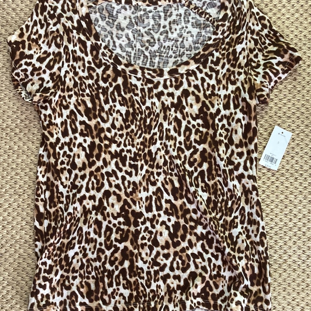 Banana Republic scoop neck top, shirt sleeve.